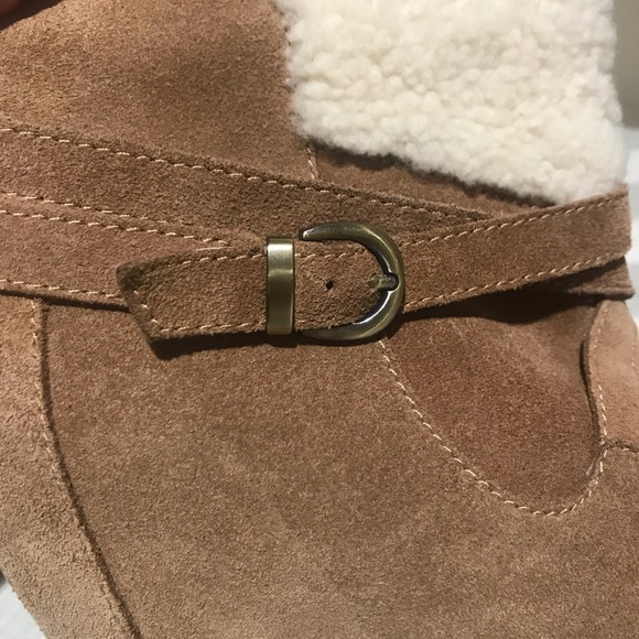 (NWOT) Tan Strapped Sherpa  Wedge Winter Boots  (8) - Picture 4 of 7